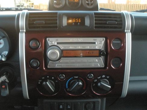 Used 2007 Toyota FJ Cruiser Base 4dr SUV 4WD (4L V6 6M) image 37