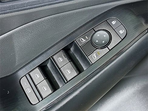 Used 2024 Nissan Rogue S image 18