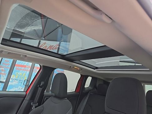 Used 2022 Jeep Renegade Latitude w/ Sun/Sound Group image 32