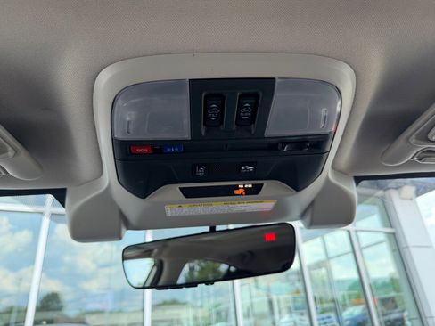 Used 2022 Subaru Crosstrek 2.5i Sport w/ Moonroof Package image 22