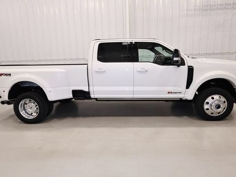 New 2026 Ford F450 Platinum w/ FX4 Off-Road Package AWD/4WD image 2