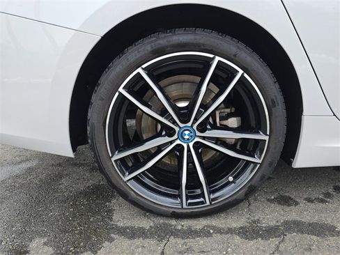 Certified 2024 BMW 330e xDrive w/ M Sport Package image 17