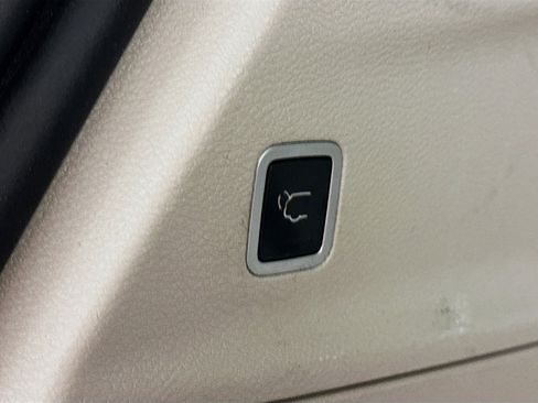 Used 2017 Chrysler Pacifica Touring-L image 32