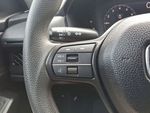 Certified 2025 Honda Accord SE image 17