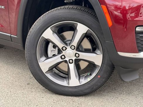 New 2025 Jeep Grand Cherokee L Limited image 37