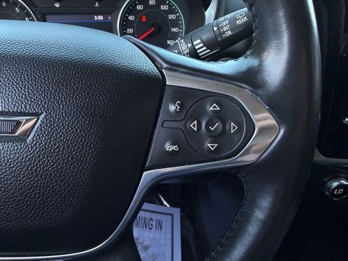 Used 2021 Chevrolet Traverse LT image 25