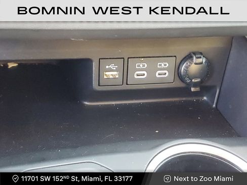 Used 2024 Toyota Highlander LE image 28