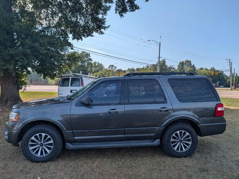 Used 2016 Ford Expedition XLT AWD/4WD image 3