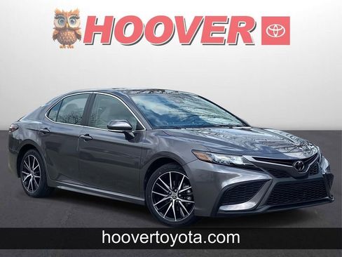 Used 2023 Toyota Camry SE image 1