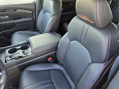 Used 2023 Honda Pilot TrailSport image 11
