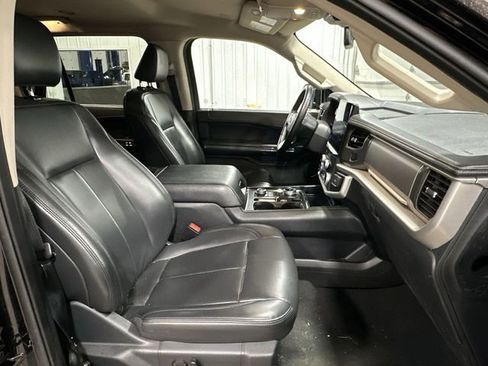 Used 2024 Ford Expedition Max XLT image 29