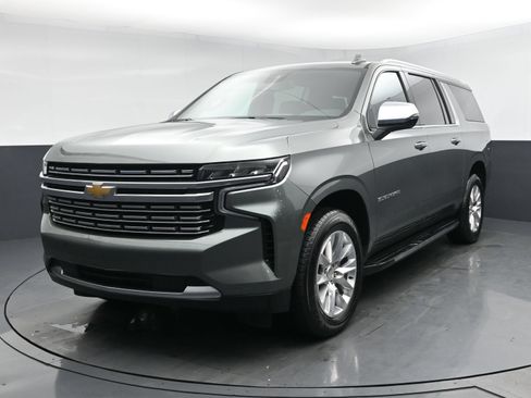 Used 2023 Chevrolet Suburban Premier RWD image 1