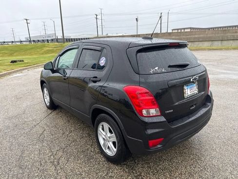 Used 2020 Chevrolet Trax LS w/ Tint and Cruise Package FWD image 5