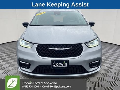 Used 2024 Chrysler Pacifica Touring-L image 7