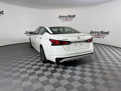 Used 2025 Nissan Altima 2.5 SV FWD image 13