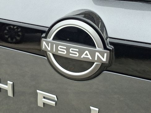 Used 2024 Nissan Pathfinder S image 29