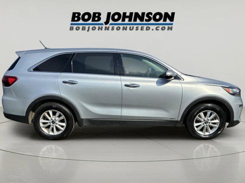 Used 2019 Kia Sorento AWD V6 image 2