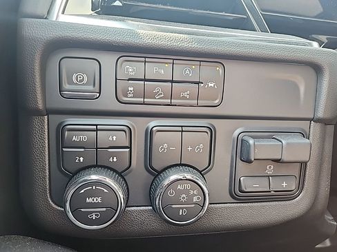 Used 2025 Chevrolet Tahoe Z71 w/ Z71 Off-Road Package image 29