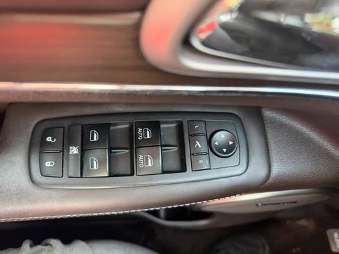 Used 2018 Jeep Grand Cherokee Overland AWD/4WD image 28