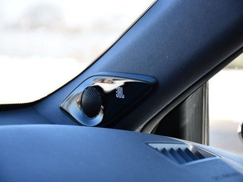 Used 2019 Toyota Avalon Limited image 16