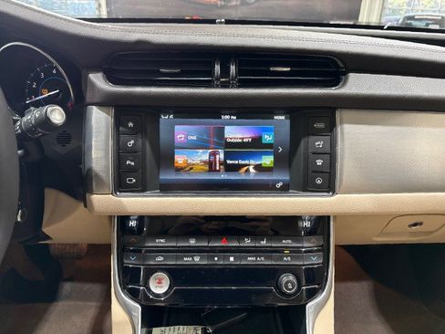 Used 2017 Jaguar XF Prestige RWD image 55