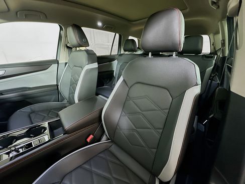 New 2026 Volkswagen Atlas Peak Edition image 19