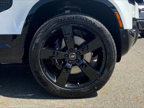 New 2025 Land Rover Defender 110 V8 image 13