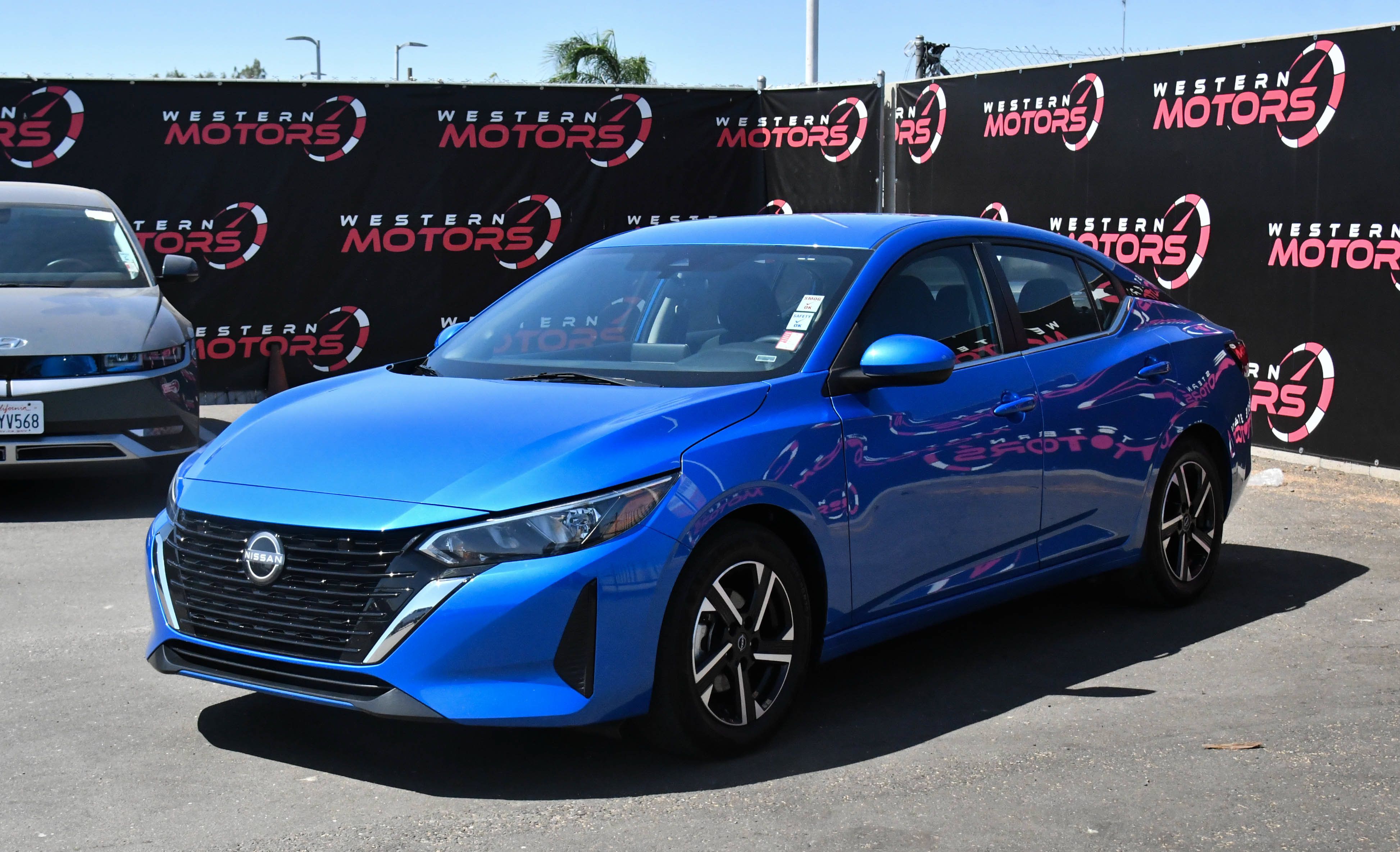 Used 2025 Nissan Sentra SV FWD image 3