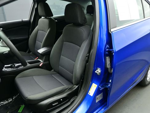 Used 2019 Chevrolet Cruze LT w/ Convenience Package image 11