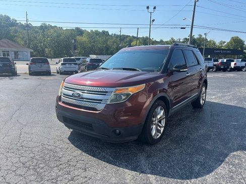 Used 2015 Ford Explorer XLT w/ Equipment Group 202A FWD image 2