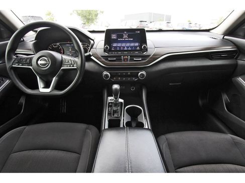 Used 2024 Nissan Altima 2.5 SV image 12