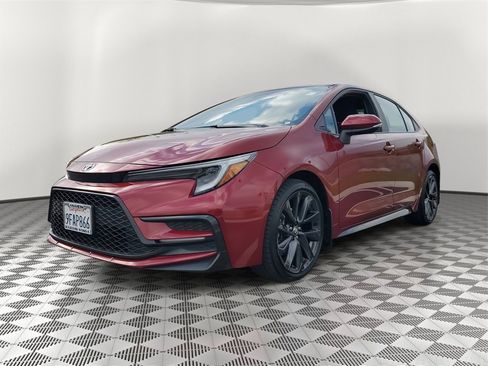 Used 2023 Toyota Corolla SE image 2