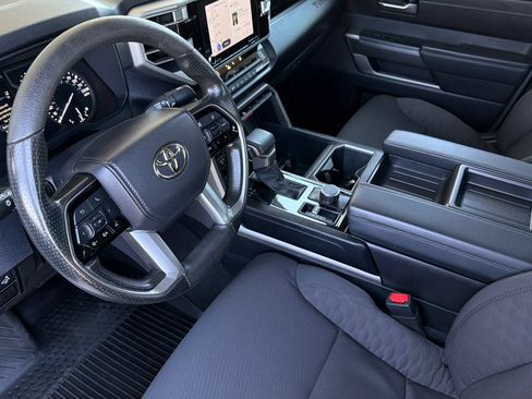 Used 2022 Toyota Tundra SR5 w/ SR5 Convenience Package AWD/4WD image 12