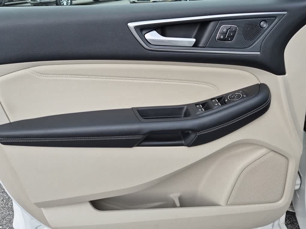 Used 2024 Ford Edge Titanium AWD/4WD image 9