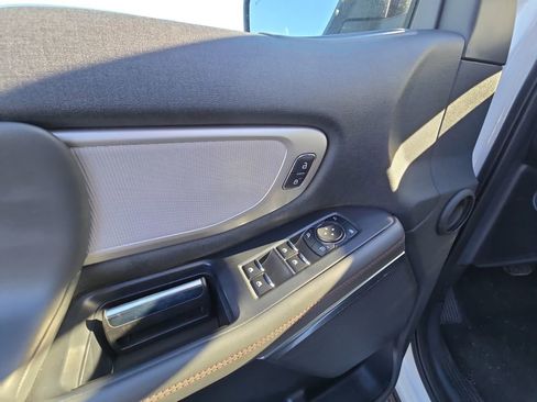 Used 2025 Ford Expedition Active image 23