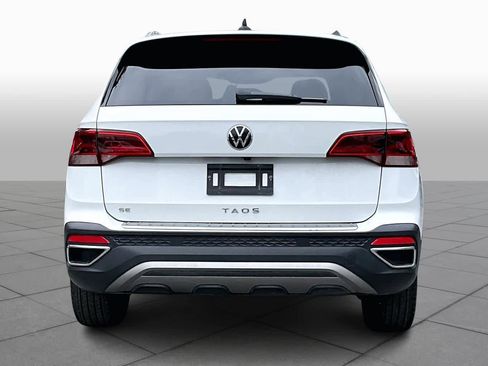 Certified 2022 Volkswagen Taos SE image 5