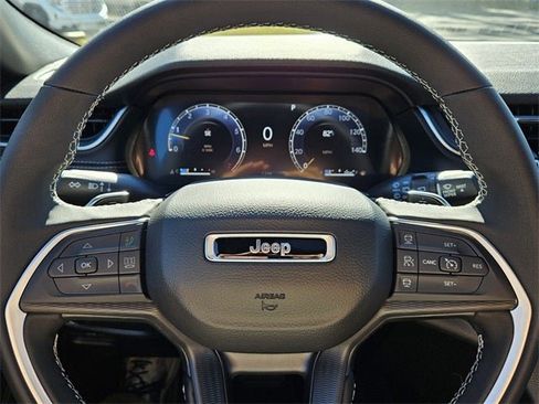 New 2025 Jeep Grand Cherokee Altitude image 21