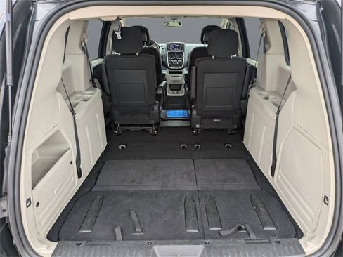 Used 2018 Dodge Grand Caravan SE w/ UConnect Hands-Free Group image 12