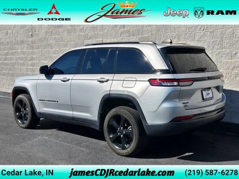 Used 2023 Jeep Grand Cherokee Altitude AWD/4WD image 3