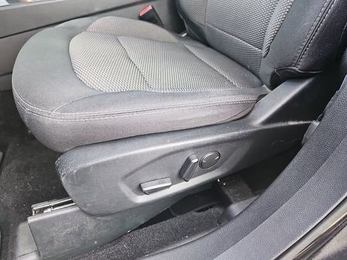 Used 2019 Ford Explorer XLT w/ Equipment Group 201A image 18