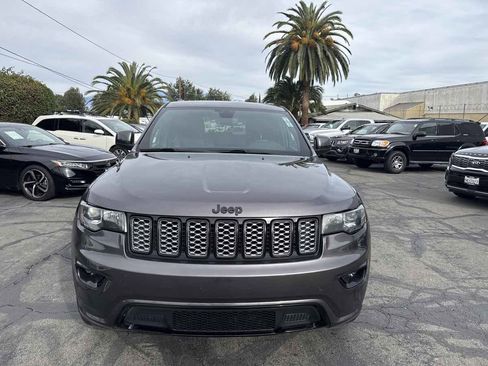 Used 2019 Jeep Grand Cherokee Altitude image 2
