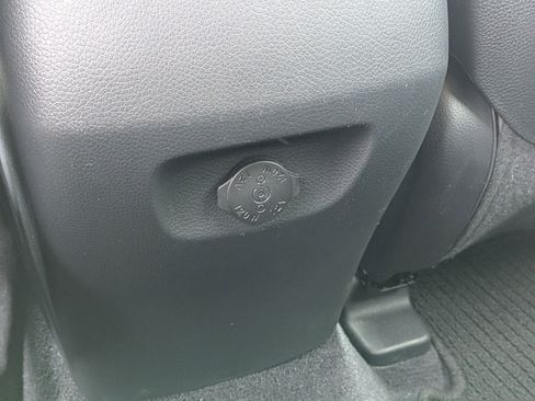 Used 2018 Hyundai Santa Fe Sport w/ 2.4L Value Package 02 FWD image 15