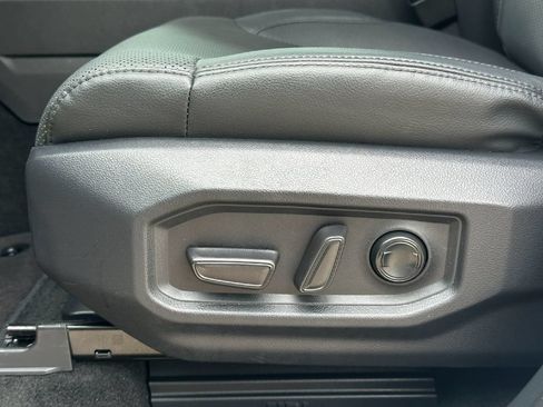Used 2025 Toyota Tundra Limited AWD/4WD image 15
