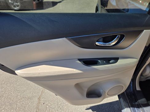 Used 2016 Nissan Rogue S w/ S Family Package AWD/4WD image 9