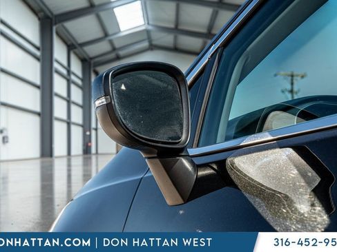Used 2023 Chrysler Pacifica Touring-L FWD image 30