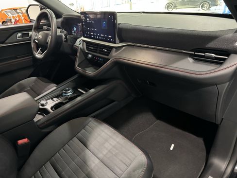 Used 2025 Ford Explorer ST-Line w/ ST-Line Street Pack image 41