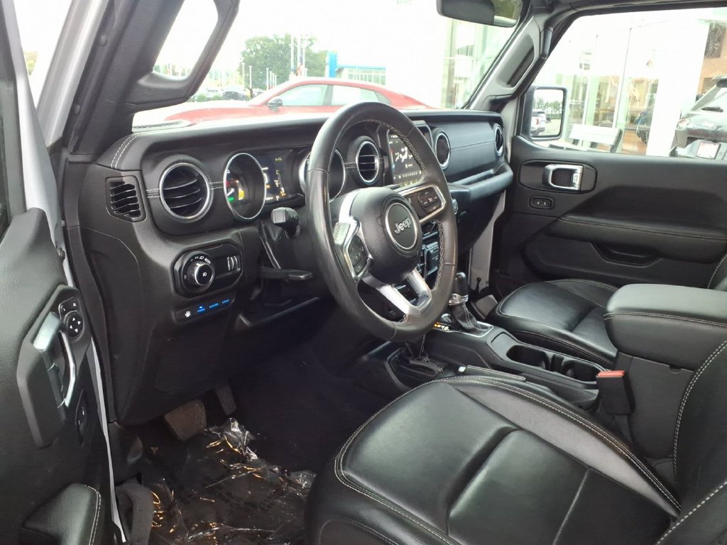 Used 2023 Jeep Wrangler Unlimited Sahara w/ Cold Weather Group AWD/4WD image 11