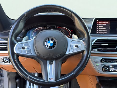 Used 2021 BMW 750i xDrive w/ Luxury Rear Seating Package AWD/4WD image 16