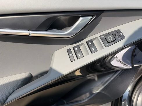 Certified 2025 Kia Niro EX Touring FWD image 9