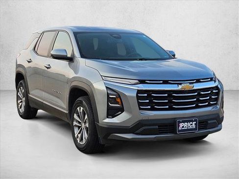 Used 2025 Chevrolet Equinox LT AWD/4WD image 3